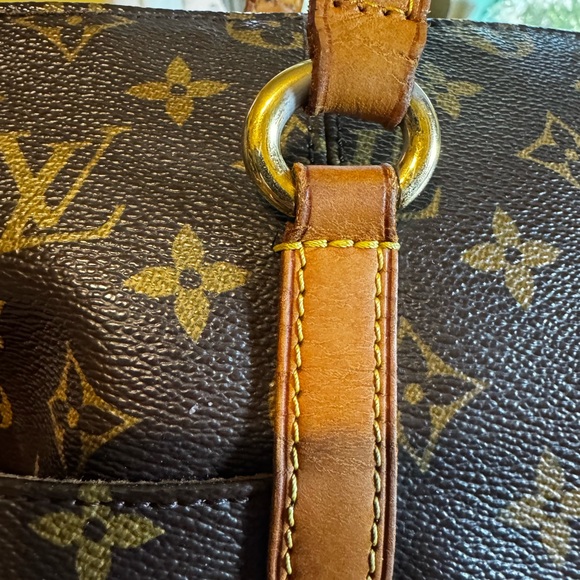 Louis Vuitton Monogram Totally MM - Picture 9 of 15